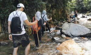 paket wisata trekking sentul