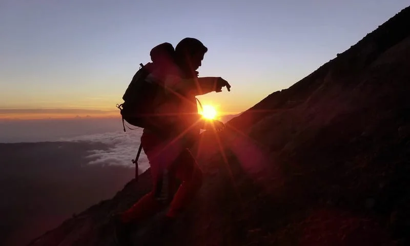 mendaki gunung di jawa
