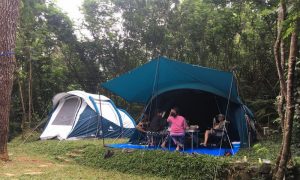 camping keluarga di puncak