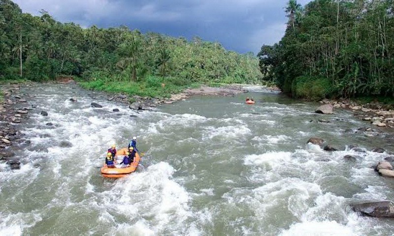 rafting atau arung jeram di Sungai Serayu, Banjarnegara